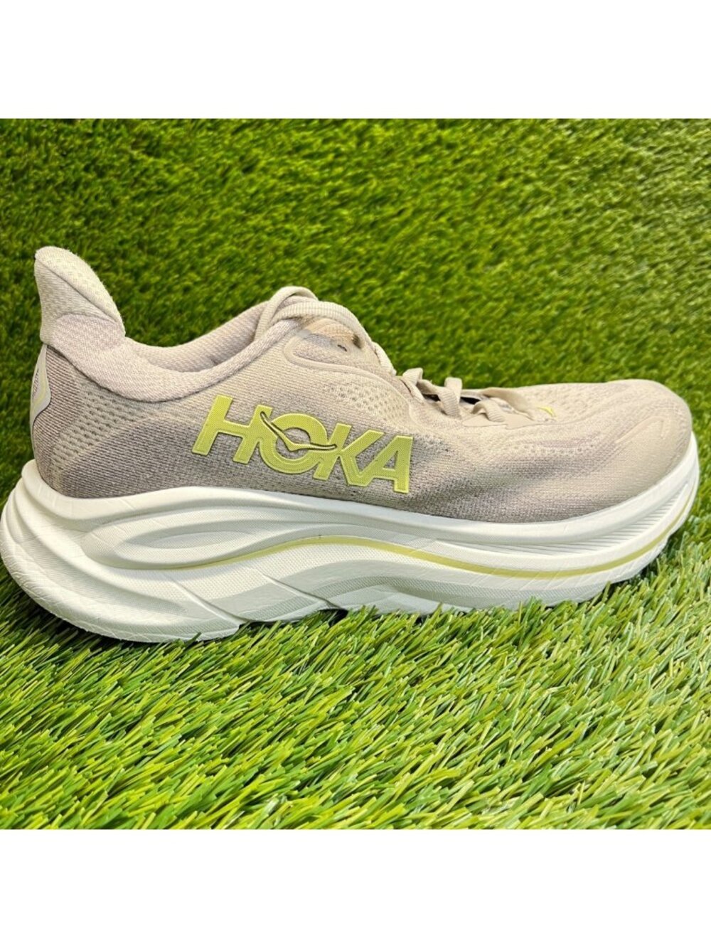 Hoka One One Clifton 10 Mens Size 9.5 Beige Athletic Running Shoes Sneakers